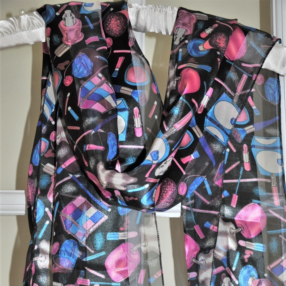 Chic Cosmetic Scarf